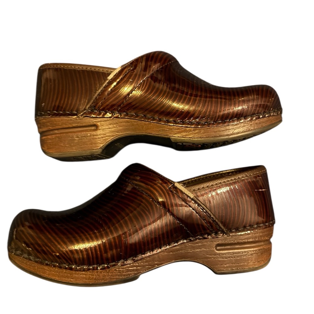 Women’s red Dansko Clogs size 7.5-8/ EU 38